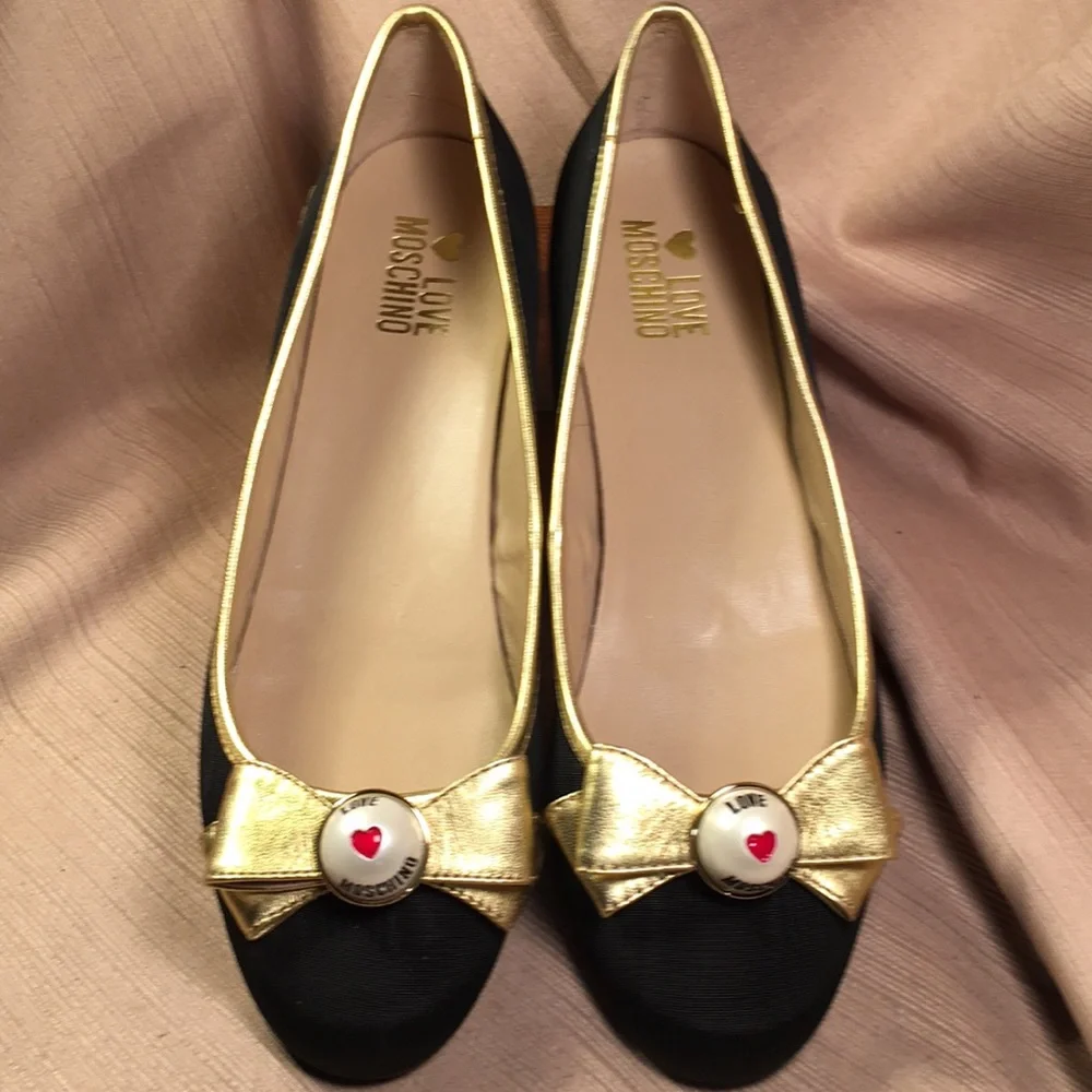 NWT Moschino Maggie B ballet flats